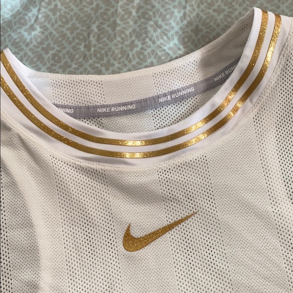 Nike top